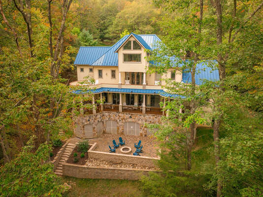 Beautiful modern home in wooded area of Deep Creek Lake Maryland